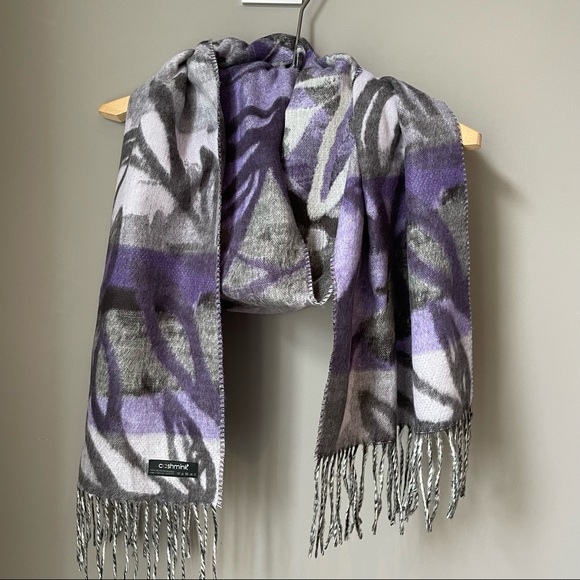 Fraas Accessories - NWT - Fraas branches & berries cashmink scarf